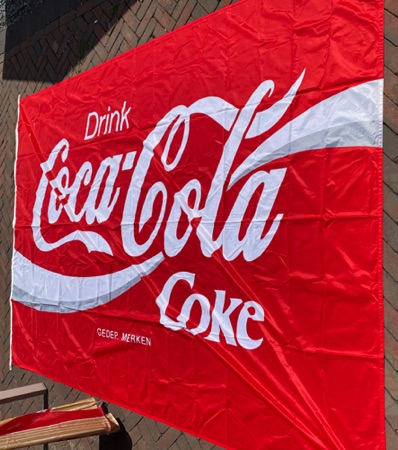 8819-1 € 15,00 coca cola vlag drink 130 x 320 cm